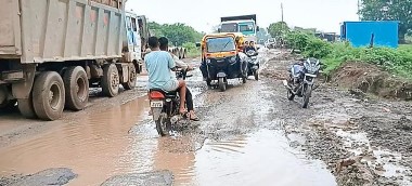 पन्नाअमानगंज सिमरिया स्टेट हाईवे: जानलेवा गड्ढों से दुर्घटनाओं का खतरा, उड़े परखच्चे