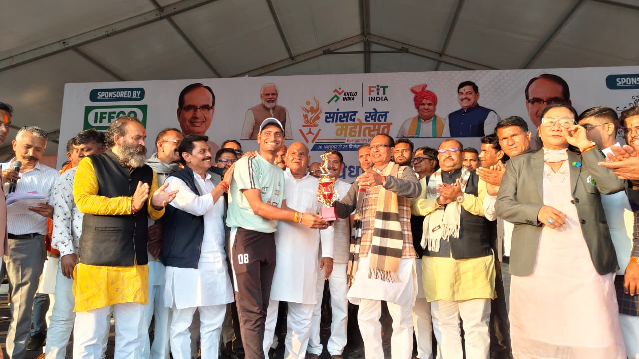 खेल उत्साह का संचार; शिवराज सिंह चौहान:इछावर में सांसद खेल महोत्सव के तहत आयोजित कार्यक्रम में हुए शामिल 