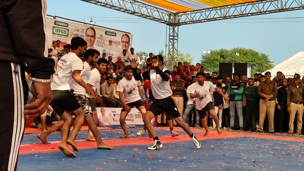 खेल उत्साह का संचार; शिवराज सिंह चौहान:इछावर में सांसद खेल महोत्सव के तहत आयोजित कार्यक्रम में हुए शामिल 