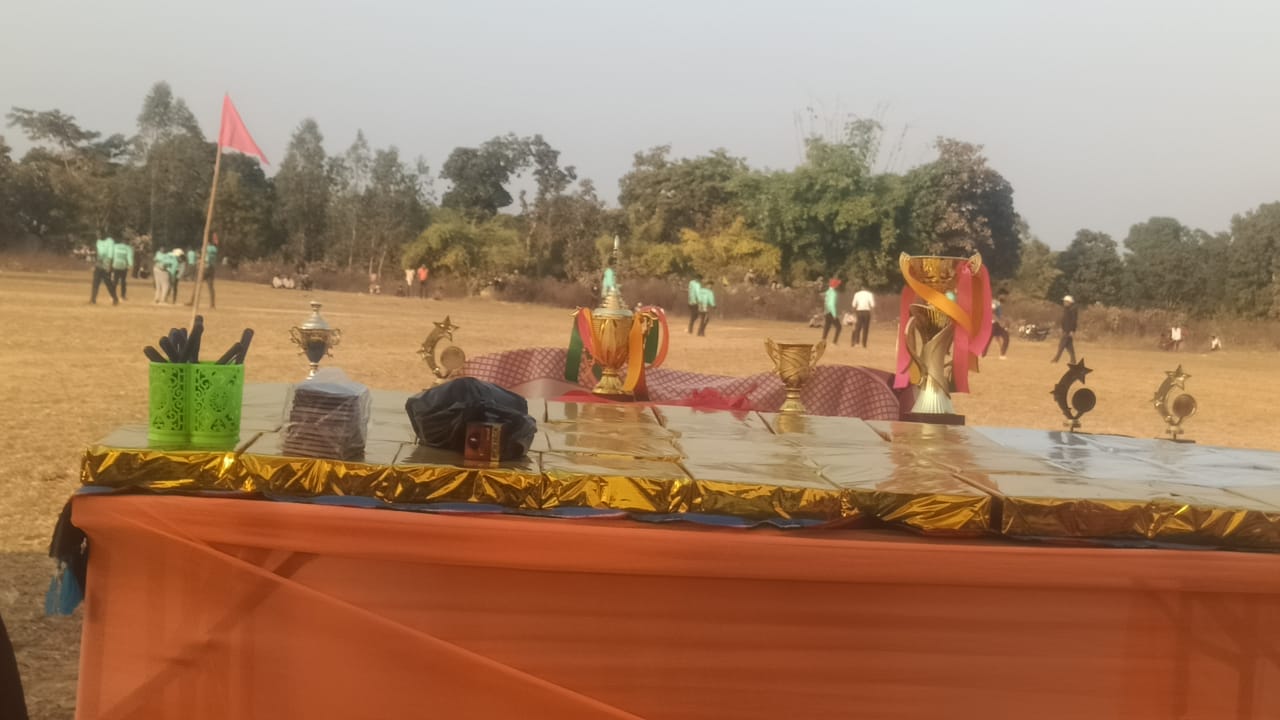 ग्रामीण क्रिकेट क्लब टूर्नामेंट में गंगेई विजेता व अमहा बनी उपविजेता*
