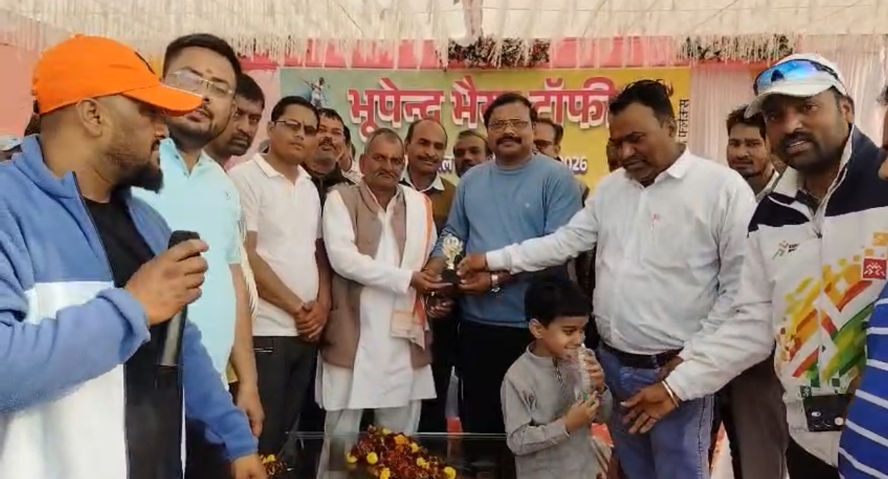 पत्रकार इलेवन ने पुलिस इलेवन को 6 विकेट से हराकर दर्ज की शानदार जीत