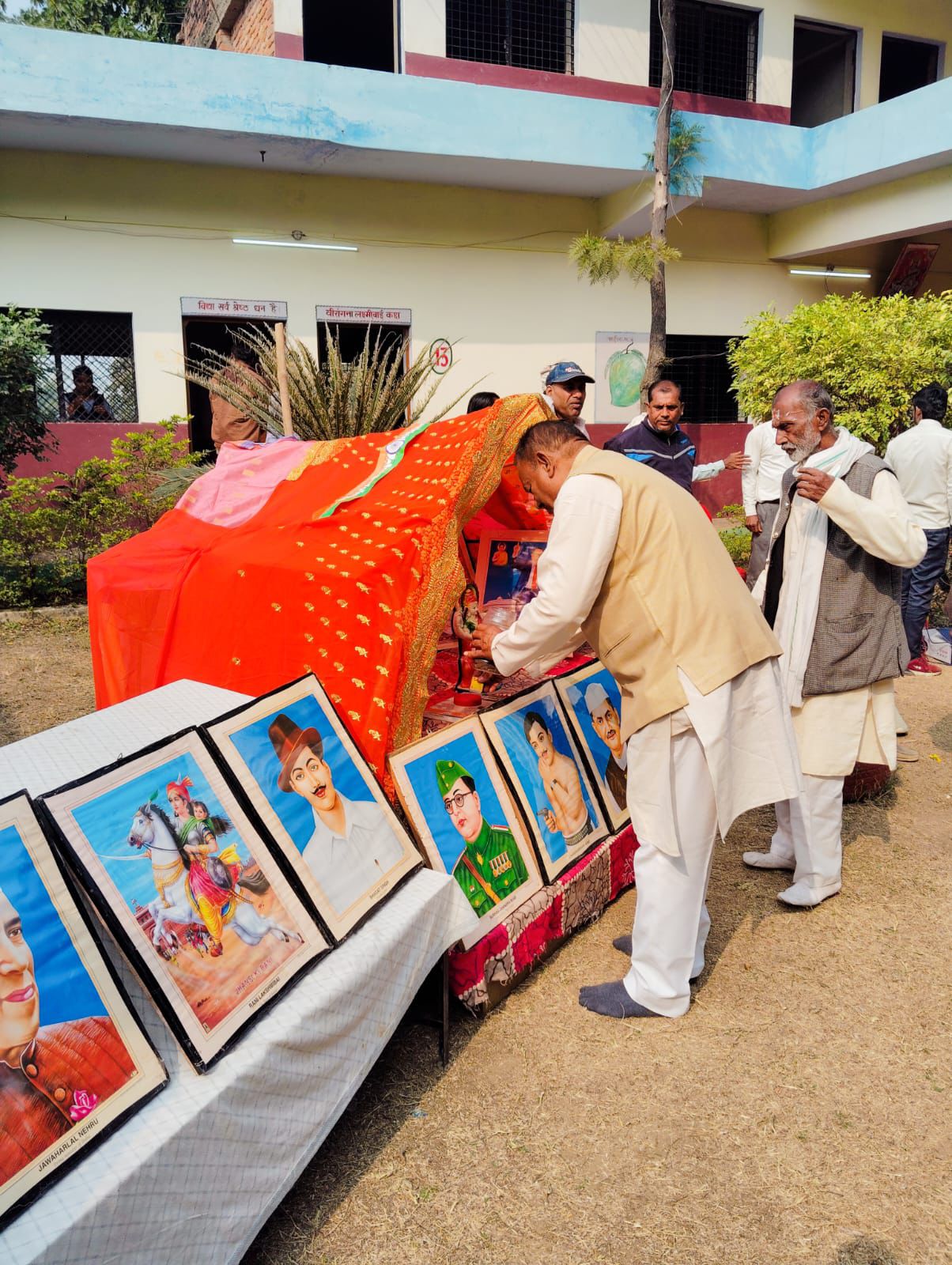 त्यौंथर गोंदकला विद्यालय: हर्षोल्लास के साथ मनाया गया 77वाँ गणतंत्र दिवस