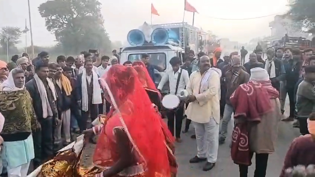 सहजपुर में श्रद्धा का सैलाब, देसी नृत्य एवं प्रसाद के साथ चुनरी यात्रा का हुआ जोरदार स्वागत