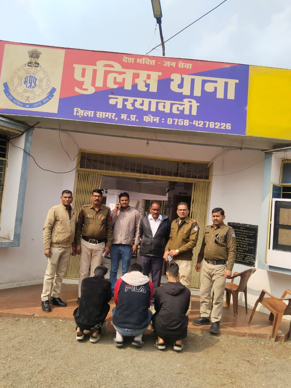 नरयावली पुलिस की बड़ी सफलता*  *ट्रॉली चोरी का खुलासा, तीन शातिर आरोपियों को गिरफ्तार*  *₹97,000 की चोरी गई ट्रॉली व घटना में प्रयुक्त ट्रैक्टर जप्त*