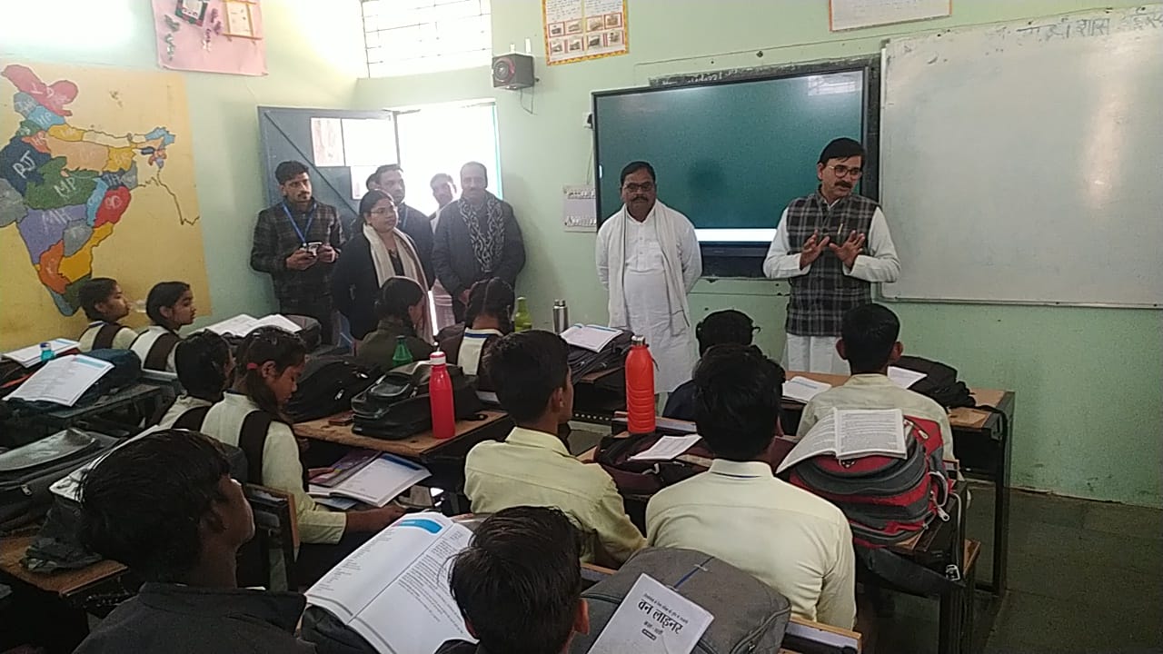 पीएमश्री शासकीय हाईस्कूल केवलारी कला में बोर्ड परीक्षाओं को लेकर विशेष संवाद: जिला पंचायत उपाध्यक्ष ने दिए सफलता के मंत्र