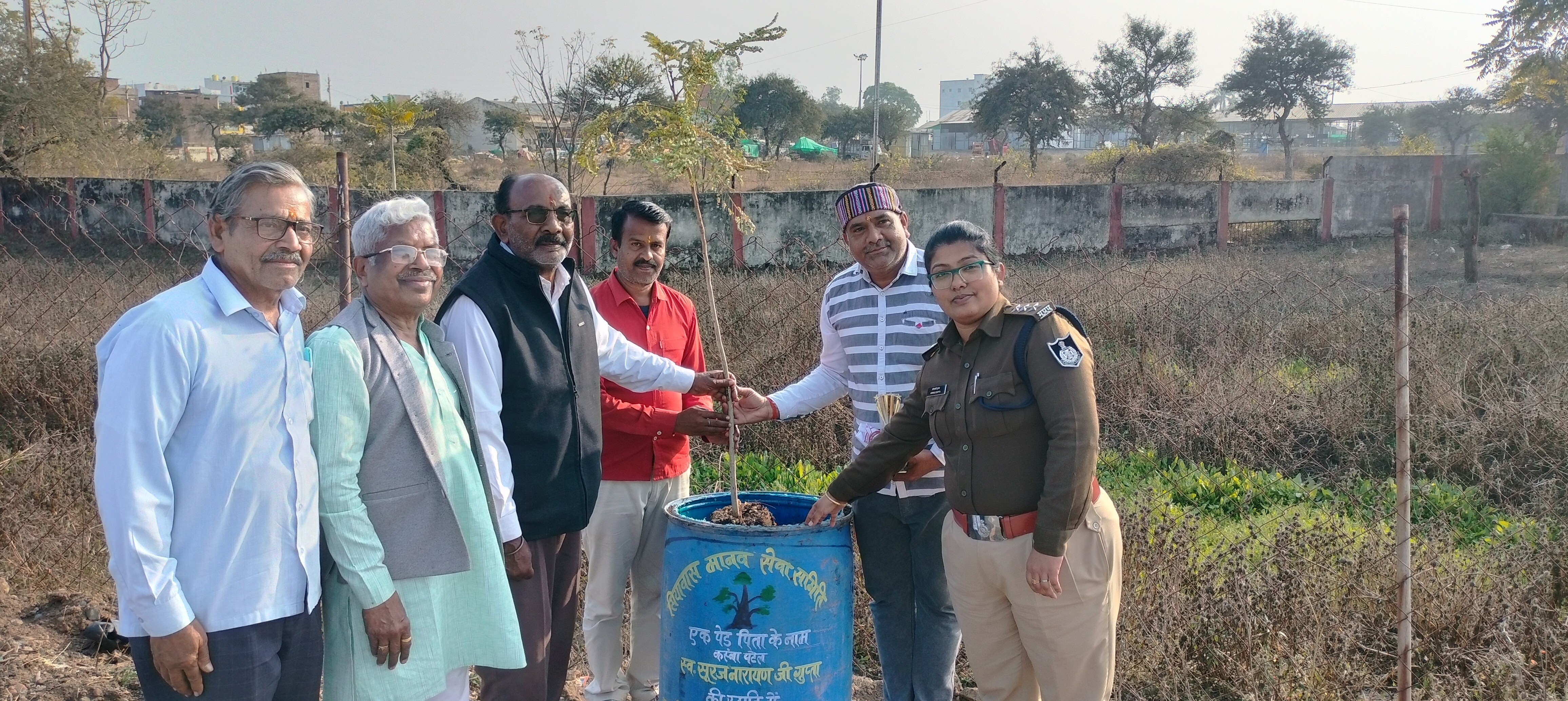 बृक्ष | बेगमगंज में सियावास समिति के पौधरोपण कार्यक्रम का दूसरा चरण संपन्न हुआ आत्मीय जनों ने पर्यावरण संरक्षण की शपथ ली