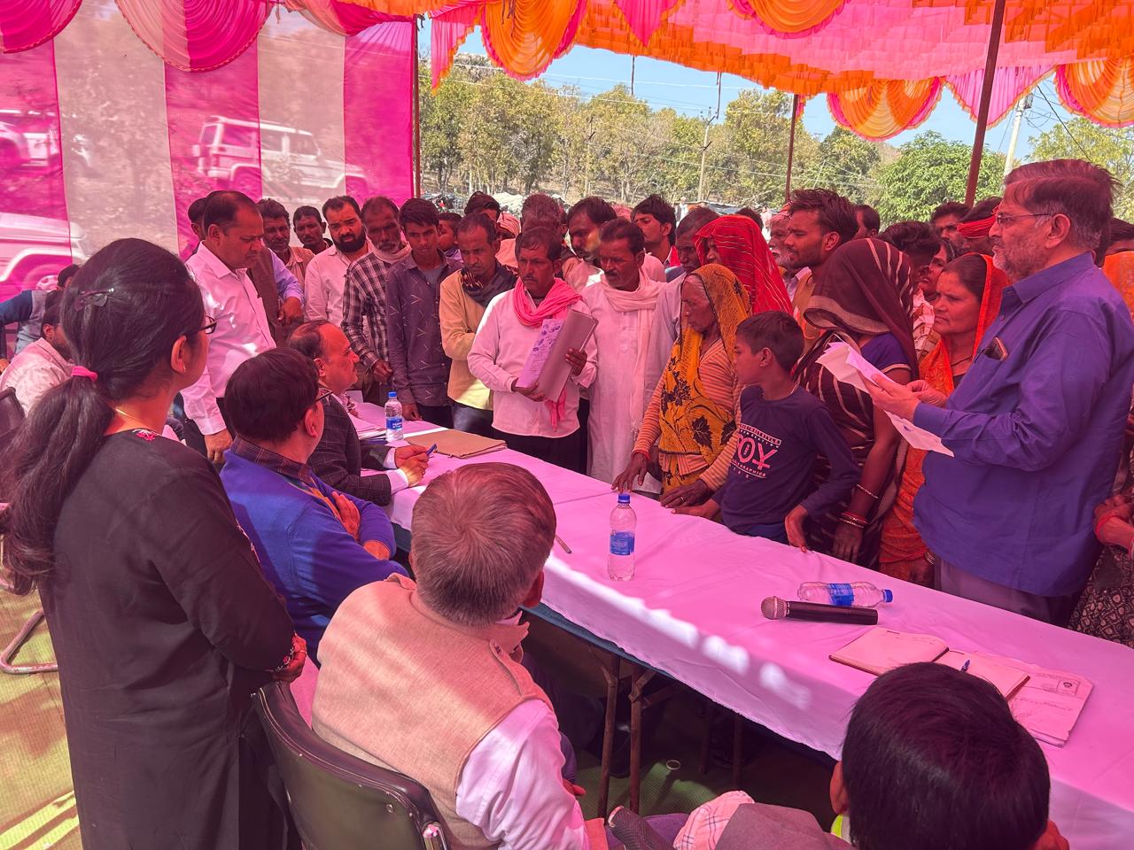 मोहनगढ़ में कलेक्टर-एसडीएम-तहसीलदार की संयुक्त अदालत, वर्षों से लंबित राजस्व मामलों का एक दिन में समाधान