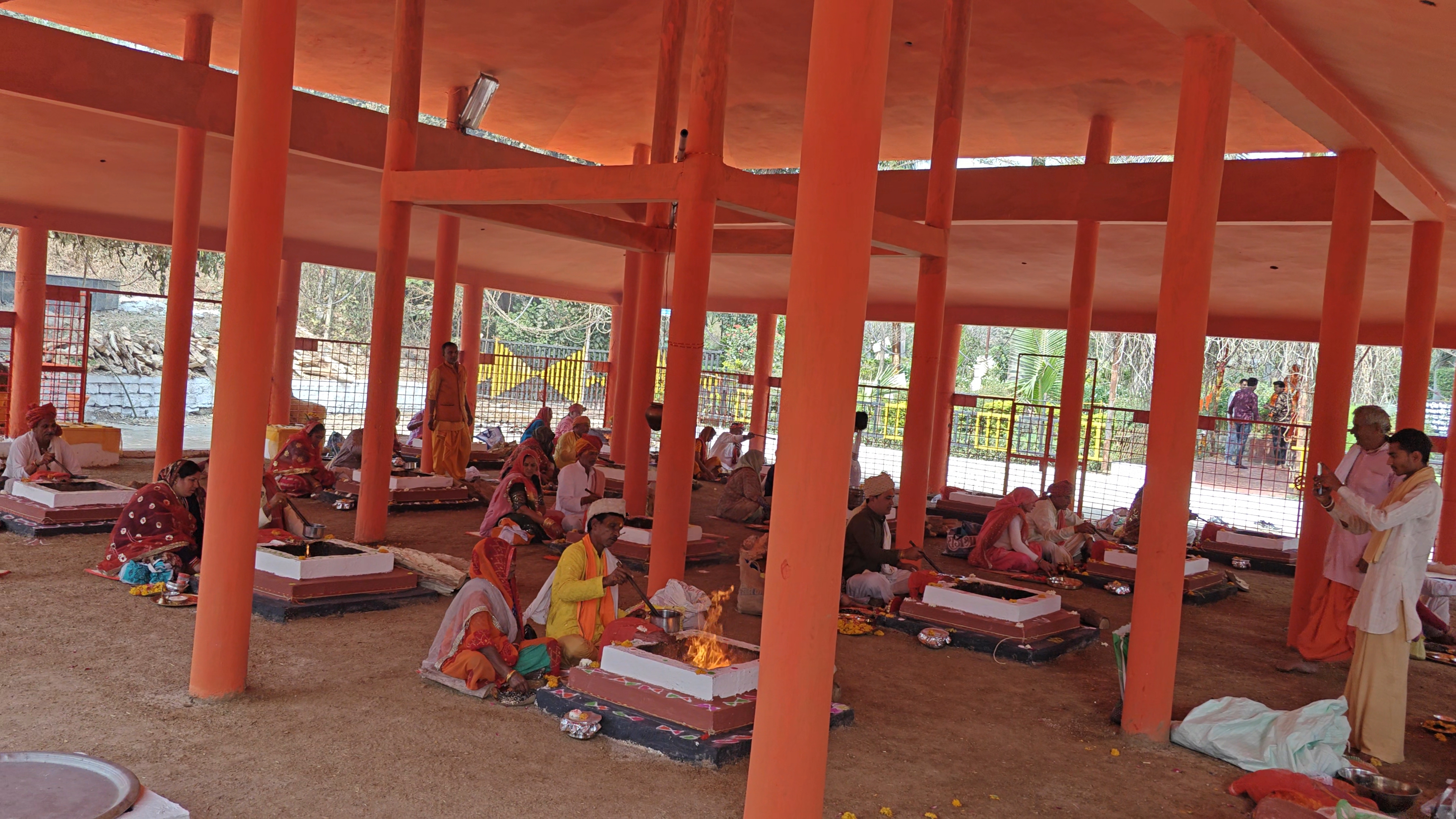 प्राचीन पांडव कालीन मंदिर में भव्य महारुद्राभिषेक और महायज्ञ का आयोजन धार्मिक श्रद्धालुओं की भारी भीड़ उमड़ी अद्वितीय आयोजन
