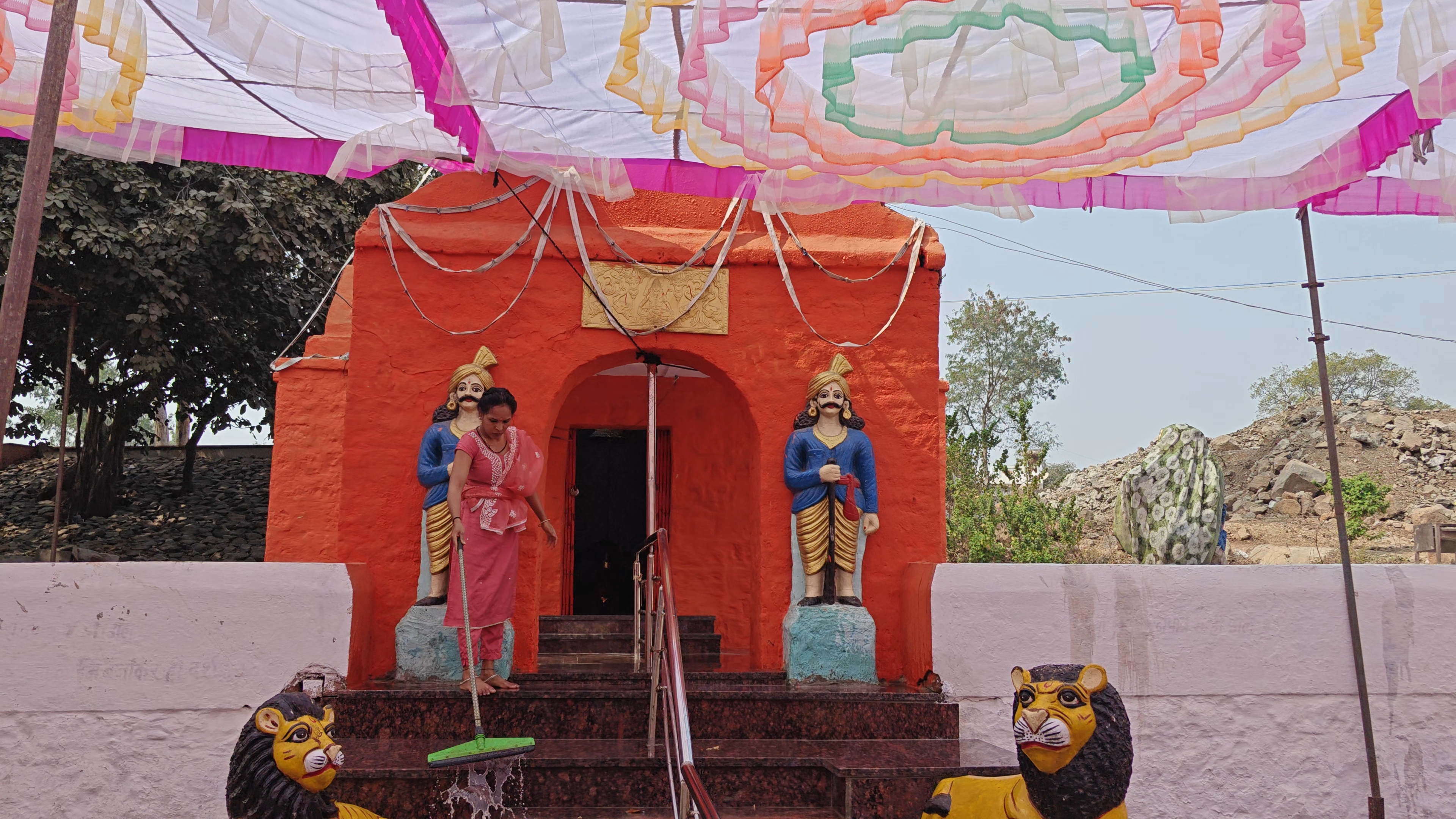 प्राचीन पांडव कालीन मंदिर में भव्य महारुद्राभिषेक और महायज्ञ का आयोजन धार्मिक श्रद्धालुओं की भारी भीड़ उमड़ी अद्वितीय आयोजन