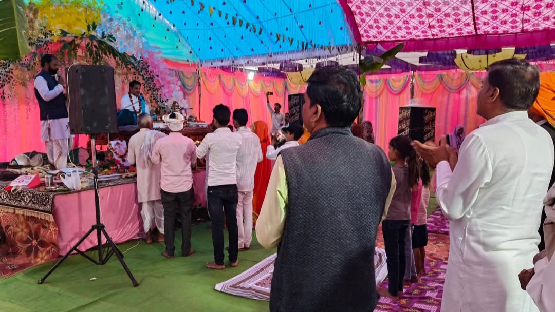 उदयपुर गुटोरी में श्रीमद्भागवत कथा सुनने उमड़ रही श्रद्धालुओं की भारी भीड़