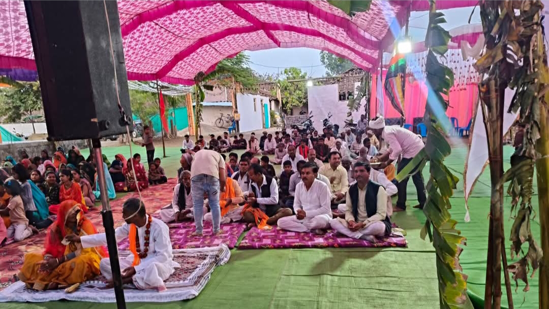 उदयपुर गुटोरी में श्रीमद्भागवत कथा सुनने उमड़ रही श्रद्धालुओं की भारी भीड़