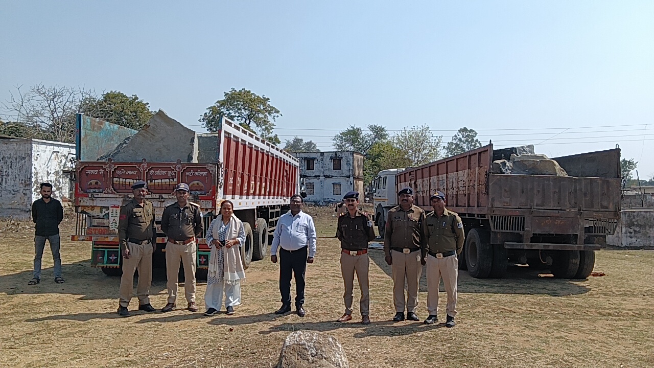 पुलिस, राजस्व व वन विभाग की टीम की कार्यवाही पत्थर परिवहन करते दो वाहन किए जप्त।
