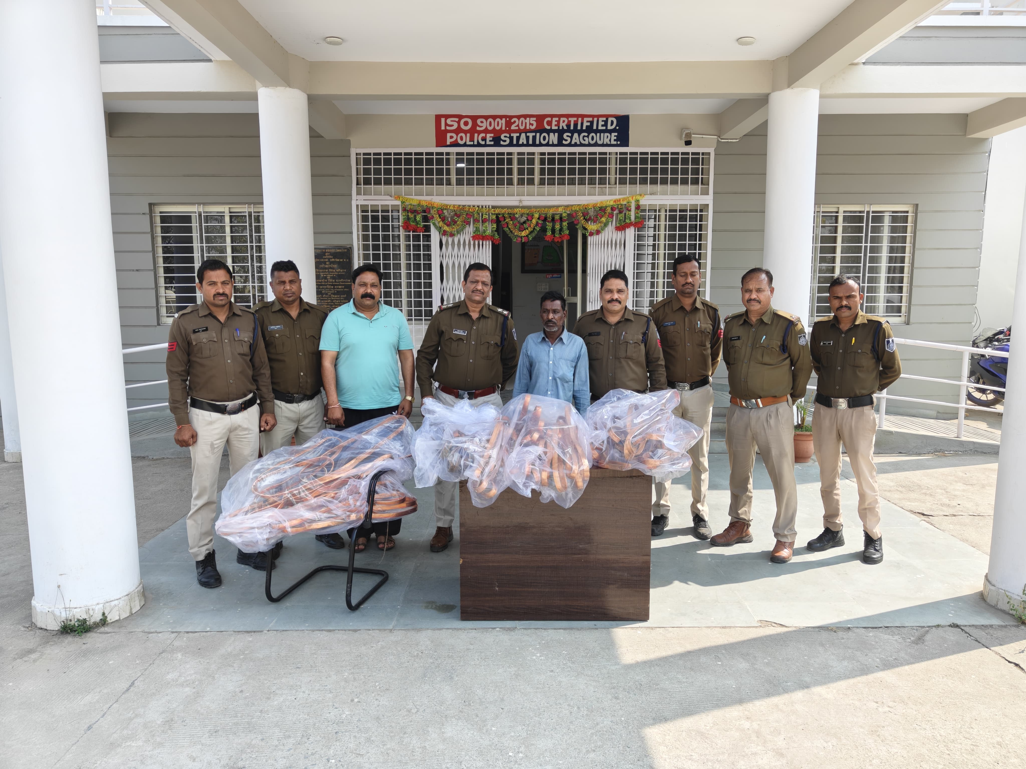 सागौर पुलिस ने तांबे के छड़ चोरी मामले में आरोपी को गिरफ्तार कर बड़ी सफलता हासिल की और ढाई लाख की राशि बरामद की