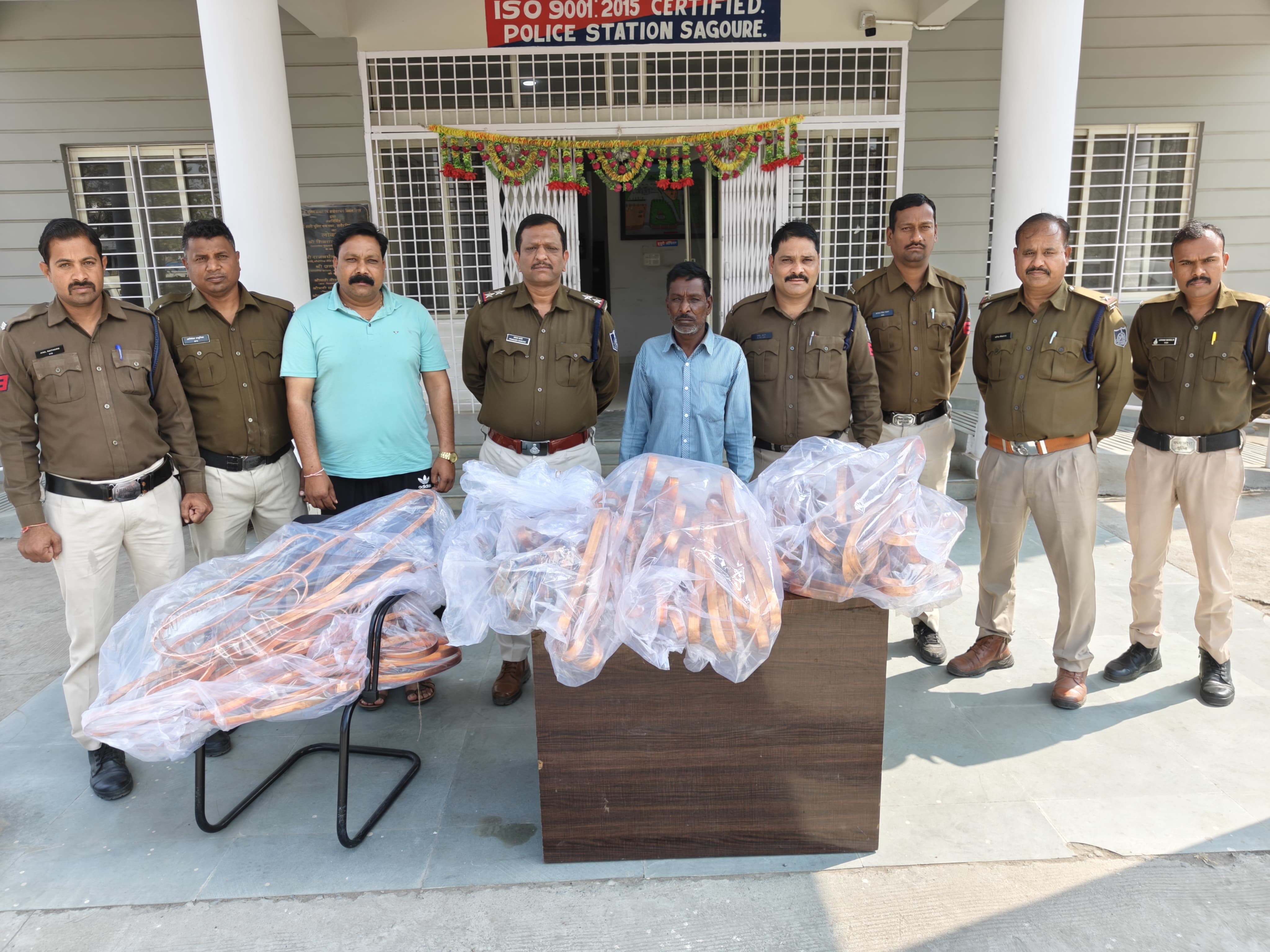 सागौर पुलिस ने तांबे के छड़ चोरी मामले में आरोपी को गिरफ्तार कर बड़ी सफलता हासिल की और ढाई लाख की राशि बरामद की