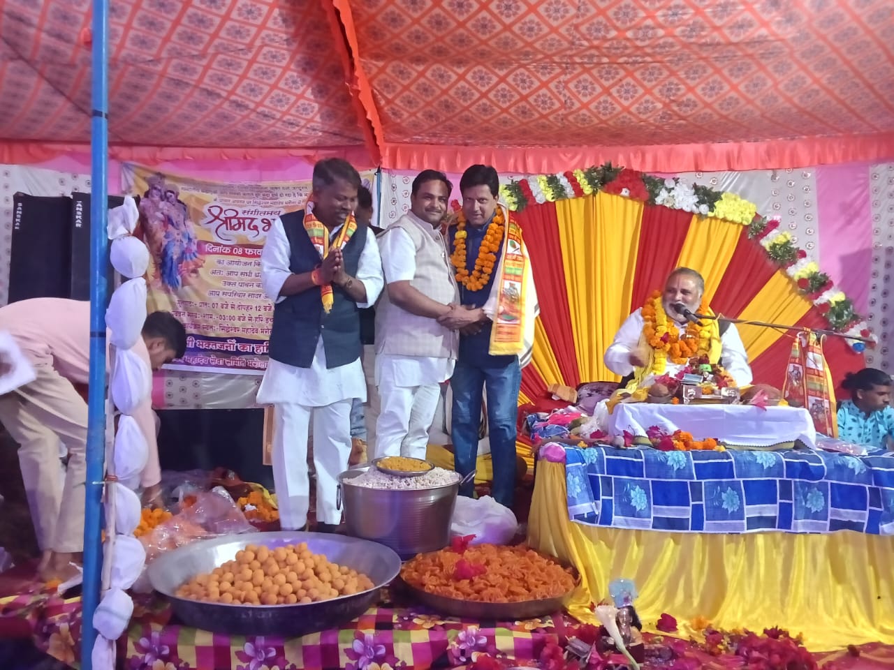 विधायक बांधवगढ़ की उपस्थिति श्रीमद भागवत कथा में धार्मिक आयोजन में भक्तों का उमड़ा जनसैलाब भक्ति और आस्था का माहौल बना