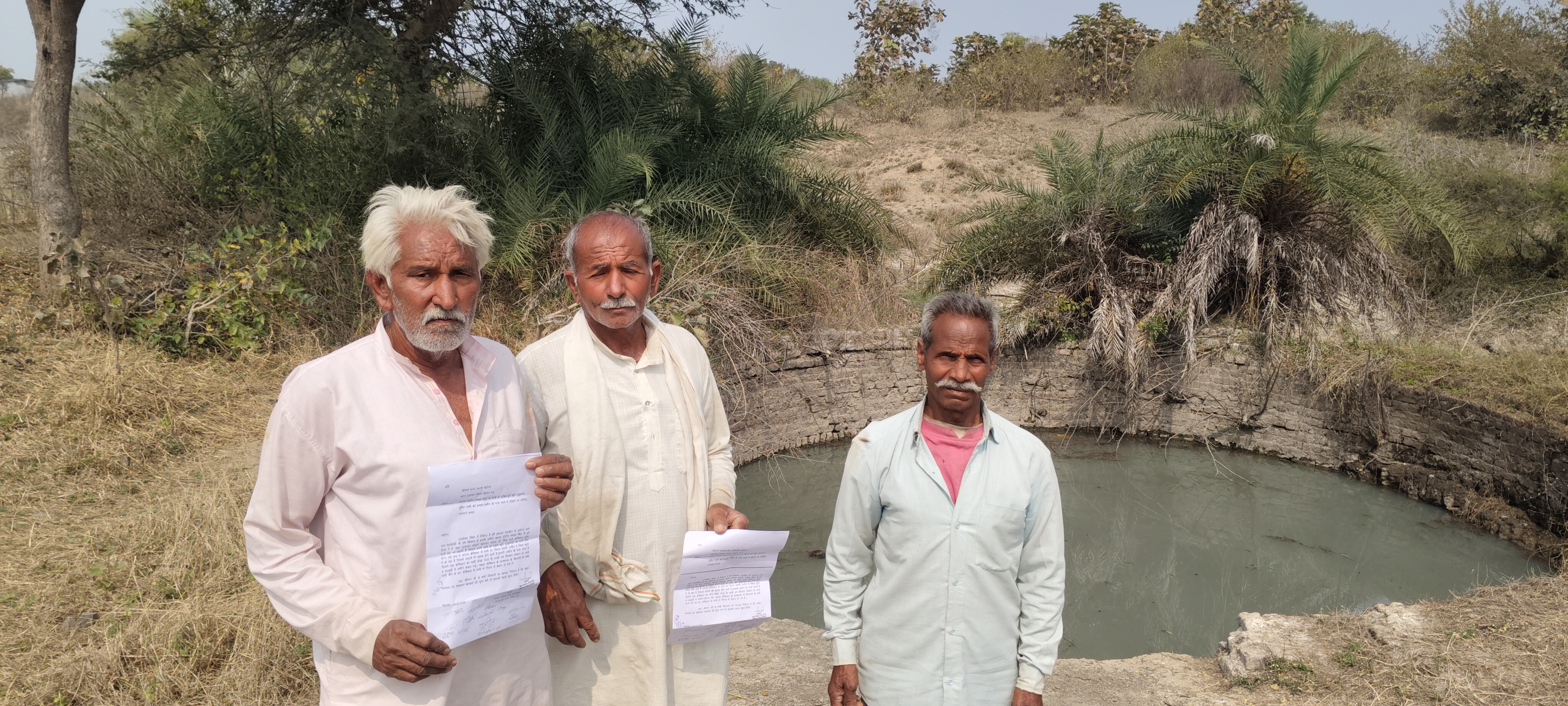 अल्फा प्रोटीन फेक्ट्री का दूषित पानी खेतों में फैलने से किसान परेशान सरकारी अधिकारियों से मदद की गुहार लगाई