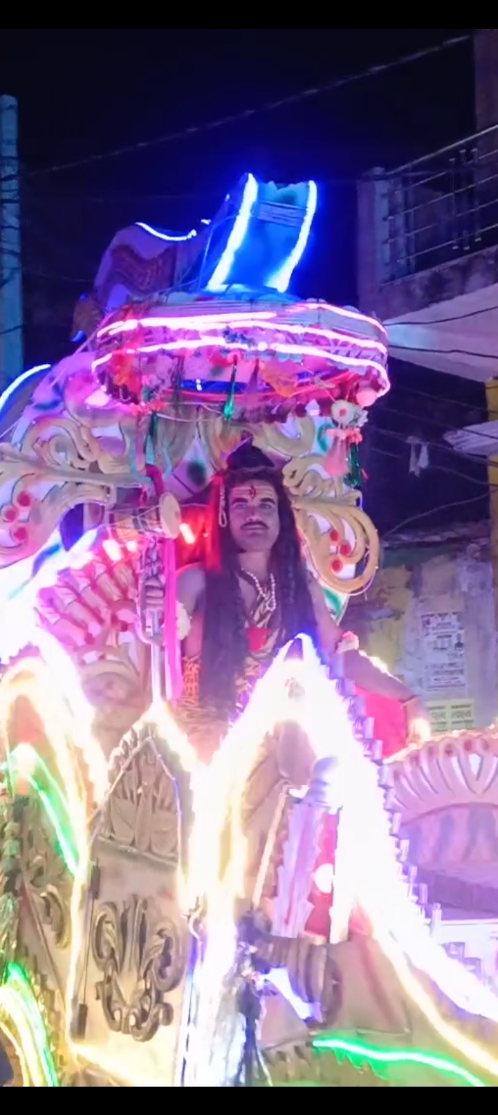 लिधौरा वडे महादेव के मंदिर में महाशिवरात्रि पर्व बुंदेलखंड की रीति रिवाजों के साथ मनाया गया है