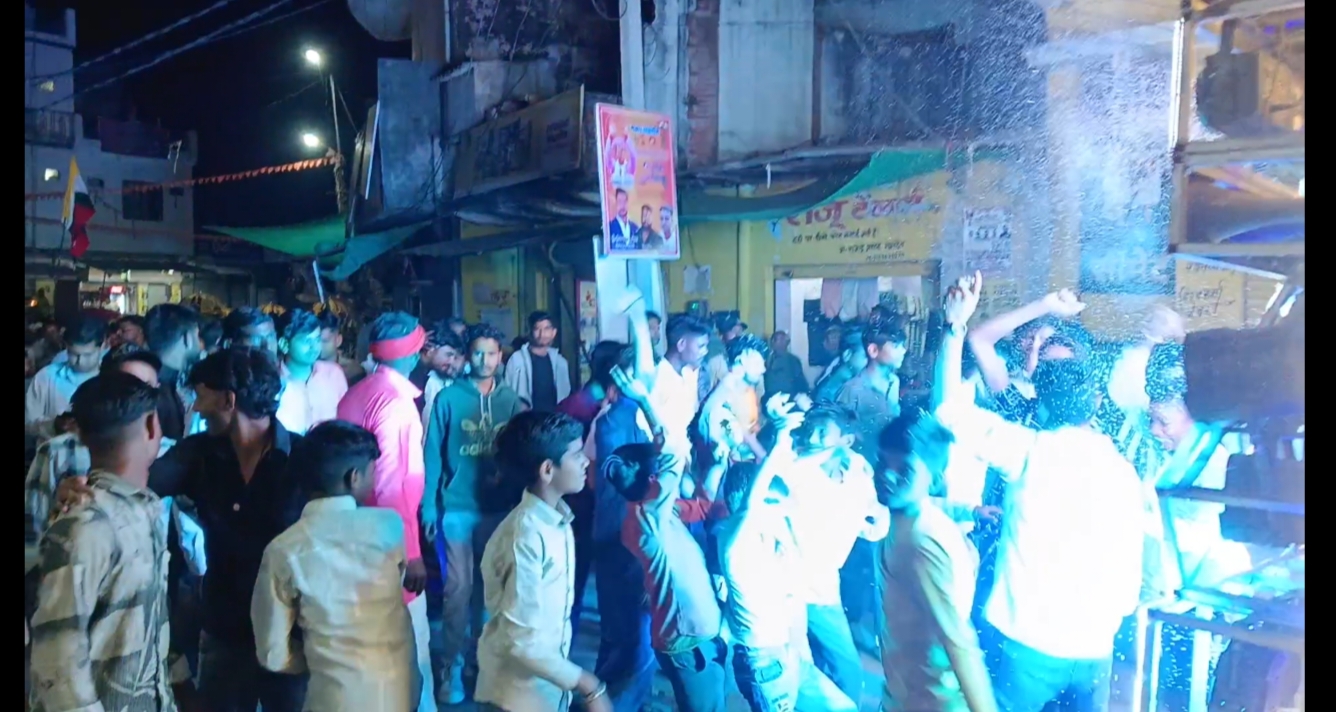 लिधौरा वडे महादेव के मंदिर में महाशिवरात्रि पर्व बुंदेलखंड की रीति रिवाजों के साथ मनाया गया है