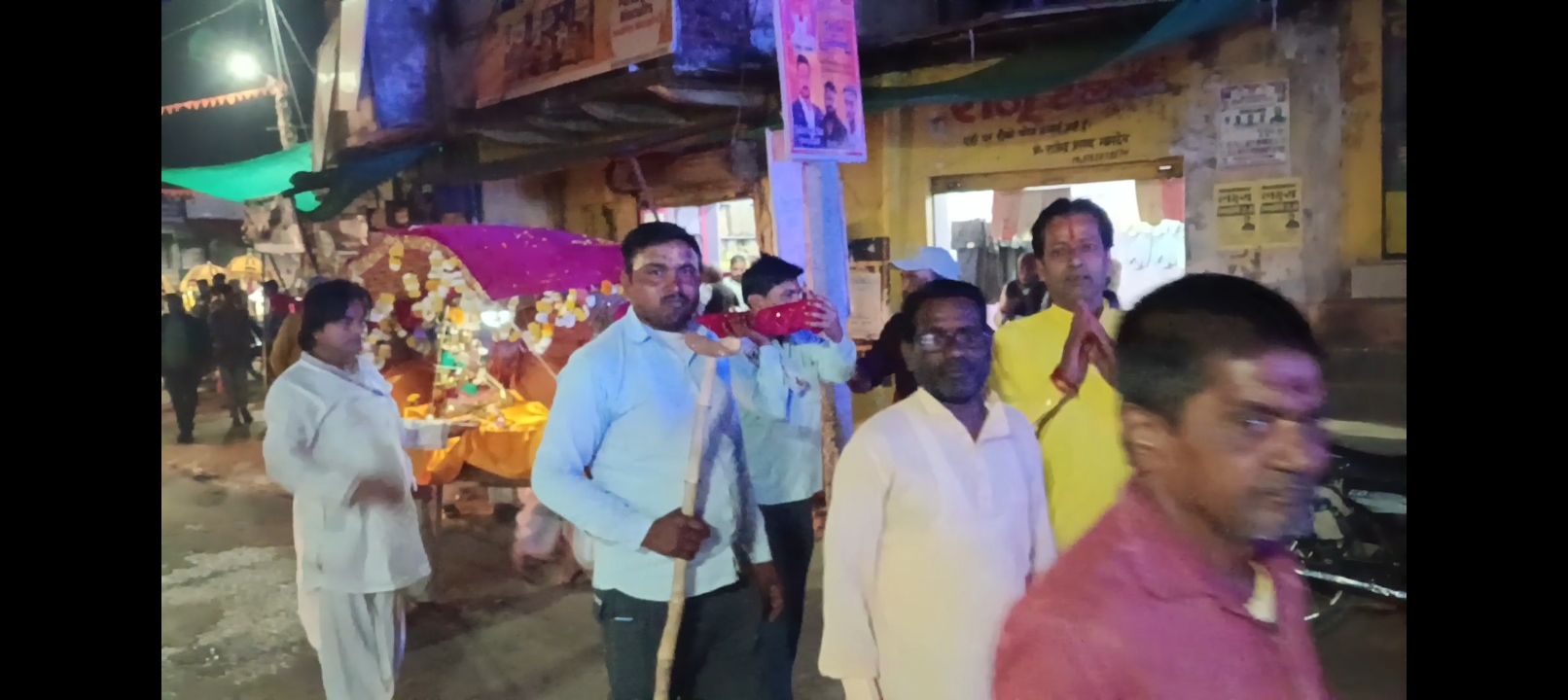 लिधौरा वडे महादेव के मंदिर में महाशिवरात्रि पर्व बुंदेलखंड की रीति रिवाजों के साथ मनाया गया है