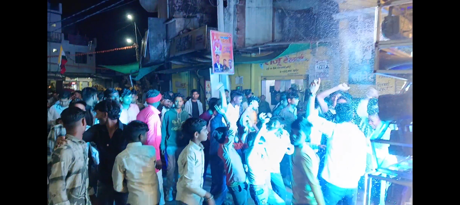 लिधौरा वडे महादेव के मंदिर में महाशिवरात्रि पर्व बुंदेलखंड की रीति रिवाजों के साथ मनाया गया है