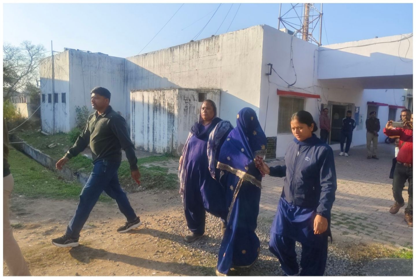 प्रेमप्रसंग में बाधा बन रहे पति को पत्नी और प्रेमी ने उतारा मौत के घाट
