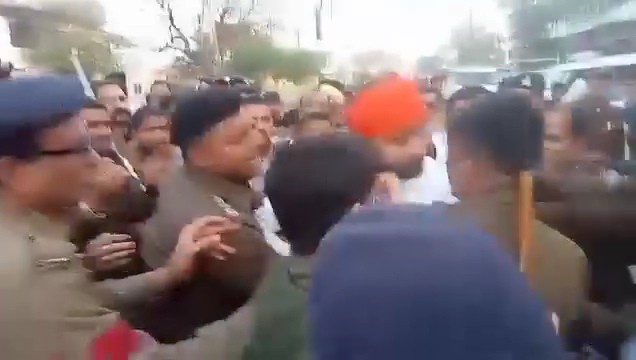 #खाकी बनाम #भाजपा: छतरपुर में पुतला दहन को लेकर मचा हाई-वोल्टेज ड्रामा!