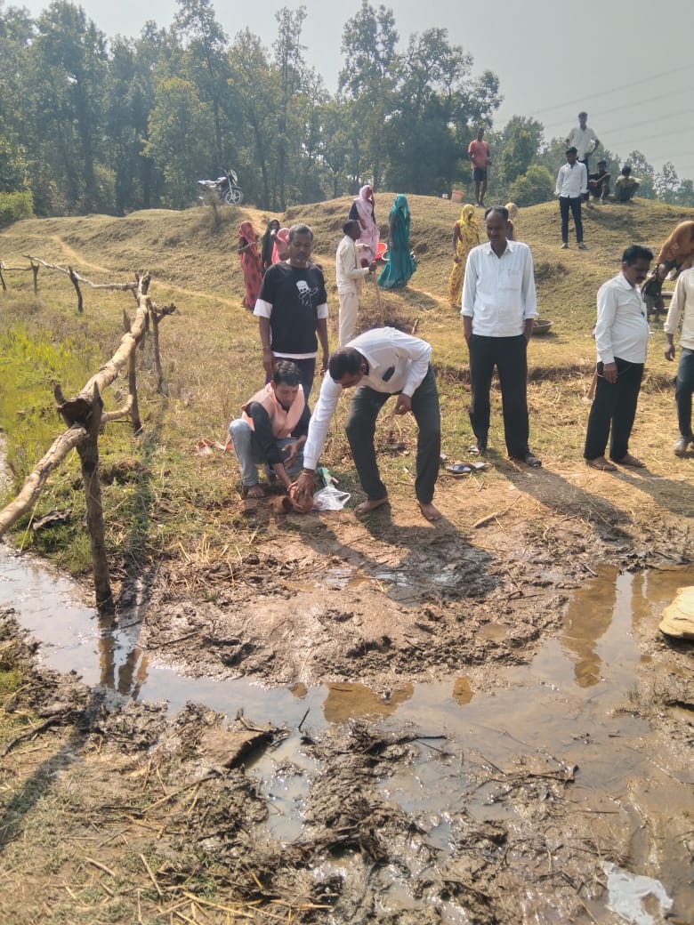 करहिया टोला में सड़क एवं पुलिया निर्माण का कार्य शुरू*