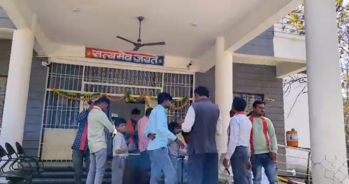 दमोह में बच्चा चोर गिरोह गैंग सक्रिय,पटेरा में बच्चा चोरी का प्रयास,बच्चों के परिजनों ने अज्ञात लोगों पर बच्चों के अपहरण का लगाया आरोप