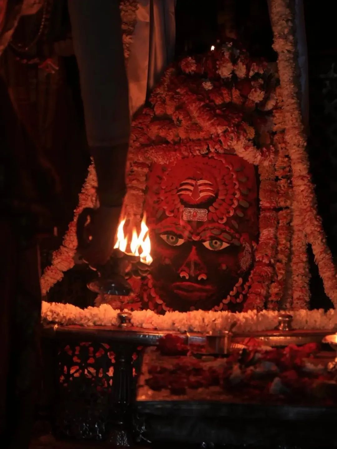 उज्जैन के महाकाल मंदिर में भव्य होलिका दहन 