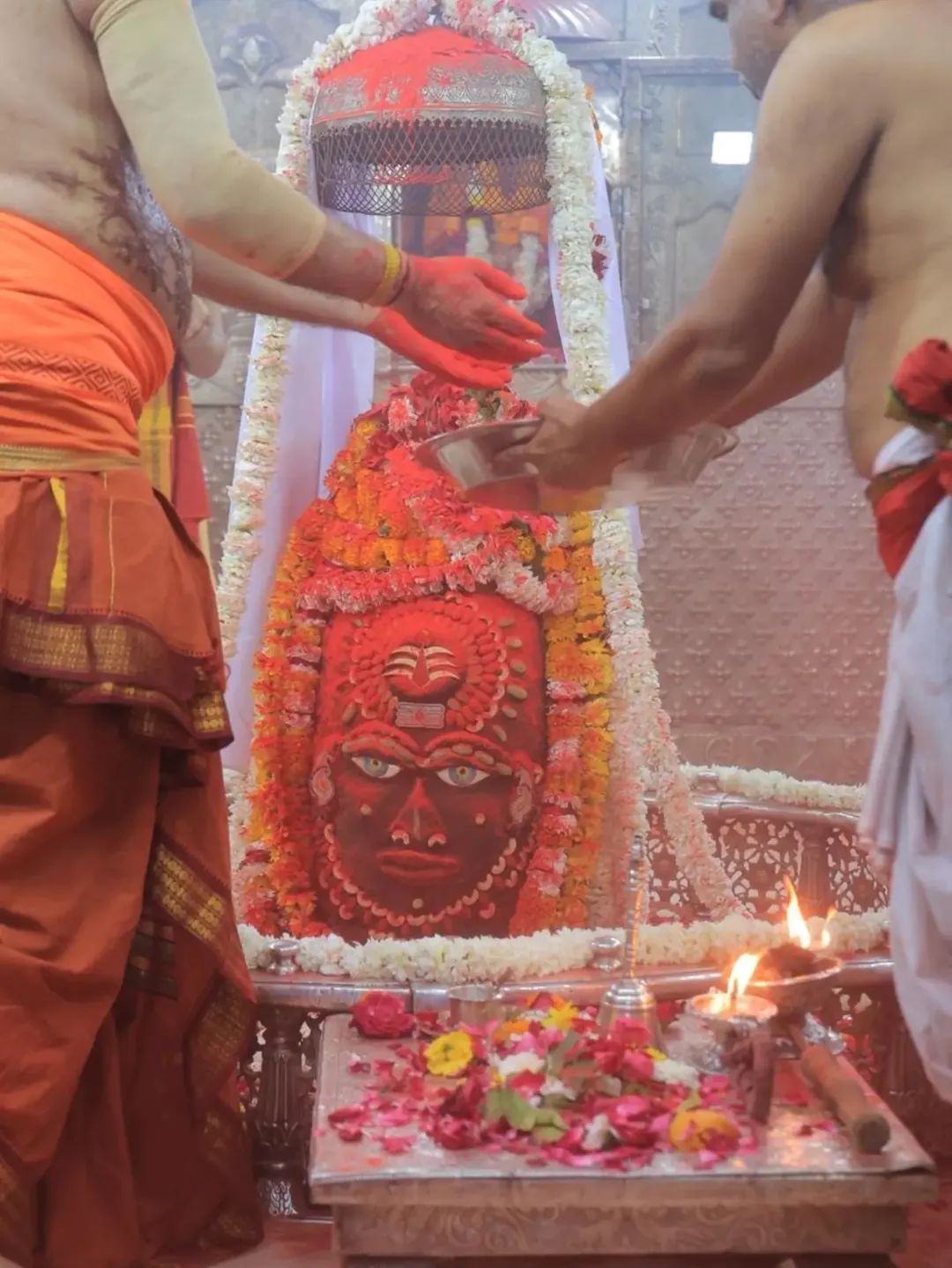 उज्जैन के महाकाल मंदिर में भव्य होलिका दहन 