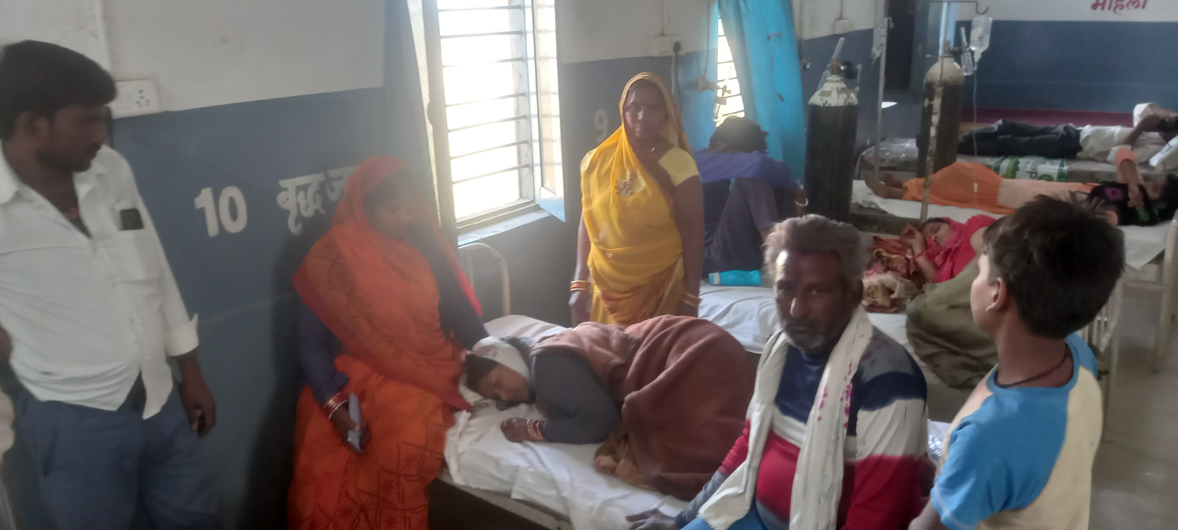 ससुर ने की बहु पर कुल्हाड़ी से किया वार, गंभीर हालत में अस्पताल में भर्ती
