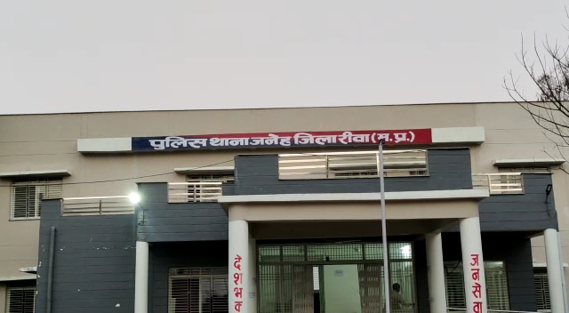 खेत की रखवाली कर रहे किसान पर बंदरों का हमला, युवक गंभीर घायल