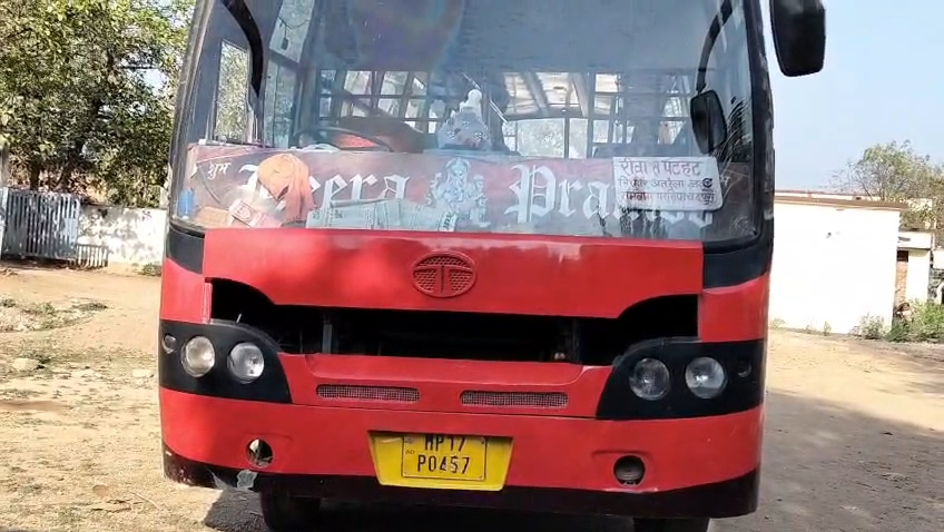 चलती बस से गिरकर अधेड़ की दर्दनाक मौत: परिवार ने चालक-परिचालक पर लगाए गंभीर आरोप