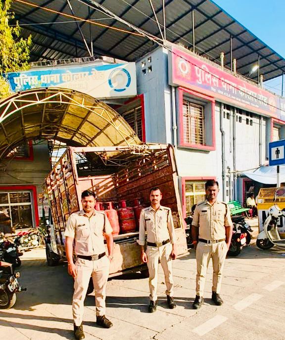 कोलार पुलिस ने अवैध इंडेन गैस सिलेंडर से भरा पिकअप वाहन ज़ब्त किया 