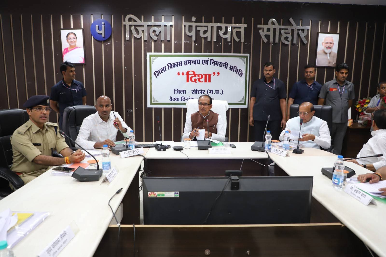 दिशा बैठक में शिवराज का बड़ा संदेश: गरीबों के घर नहीं टूटेंगे, पट्टा देकर मिलेगा आवास का हक