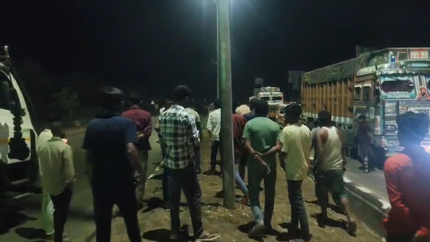 ट्रक चालकों का आक्रोश फूटा सोहागी आरटीओ चेक पॉइंट पर