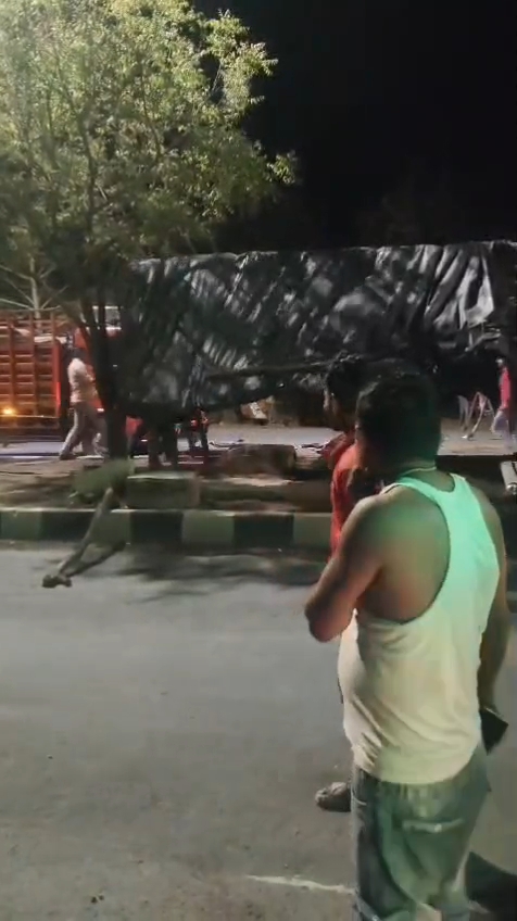 ट्रक चालकों का आक्रोश फूटा सोहागी आरटीओ चेक पॉइंट पर