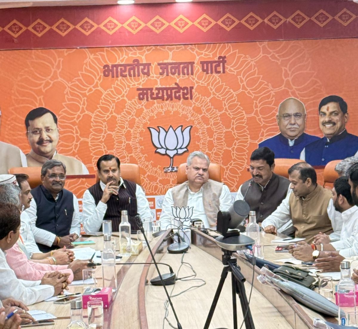 भोपाल: भाजपा कार्यालय में अनुसूचित जनजाति मोर्चा की महत्वपूर्ण बैठक संपन्न