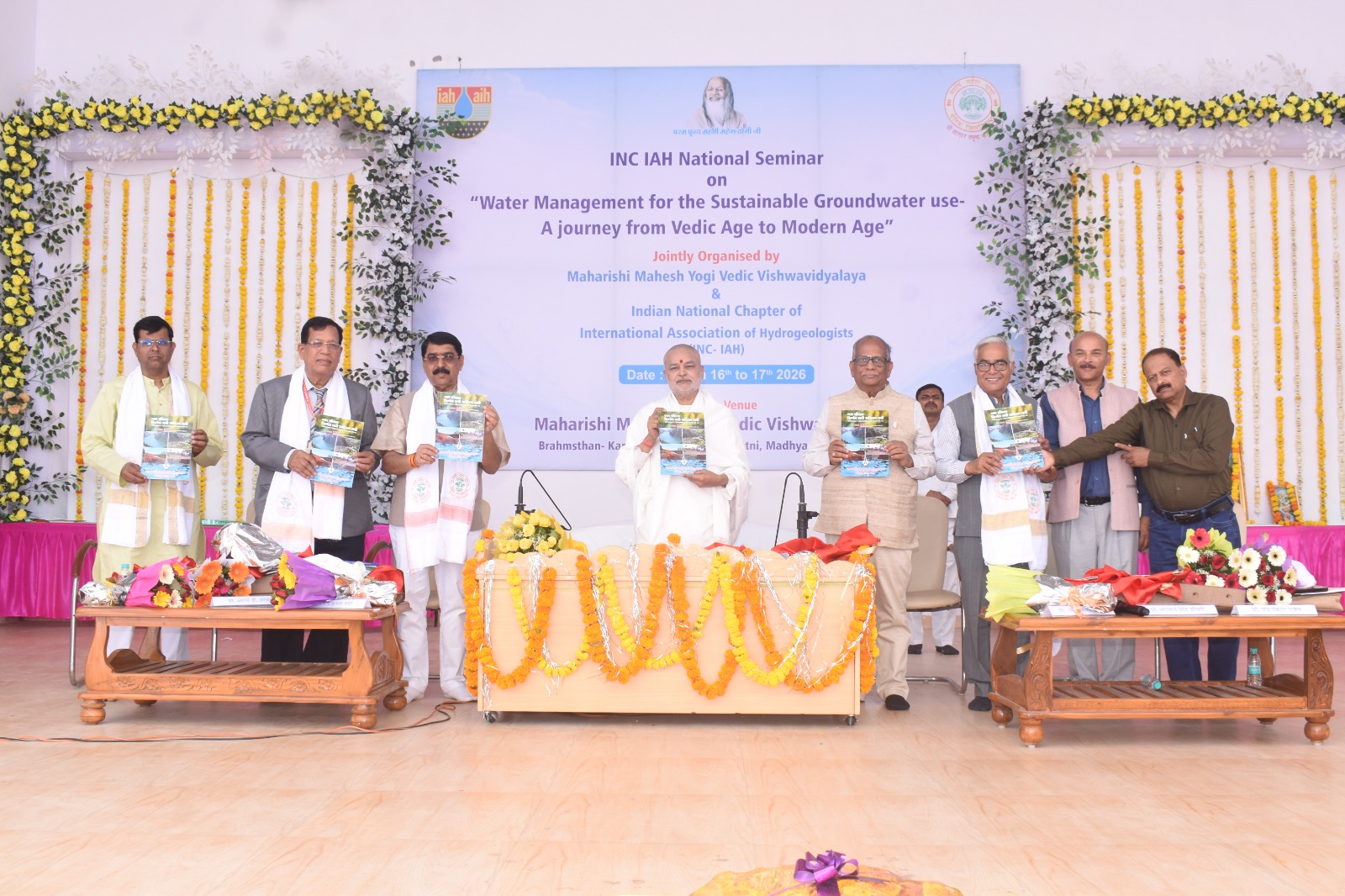 करौंदी-कटनी में गूंजा जल संकट का अलार्म: वैदिक ज्ञान और विज्ञान के संगम से ही बचेगा भविष्य