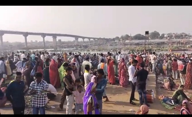 भूतडी अमावस्या पर आंवलीघाट में उमड़ा श्रद्धा का जन सैलाब