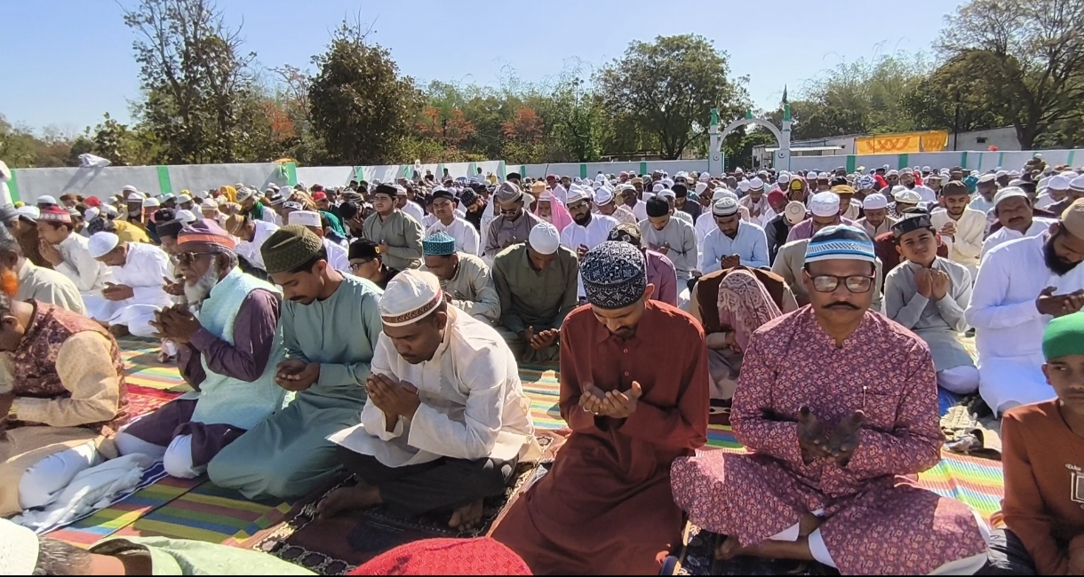 नगर में अमन और भाईचारे के संदेश के साथ मनाई गई ईद-उल-फितर