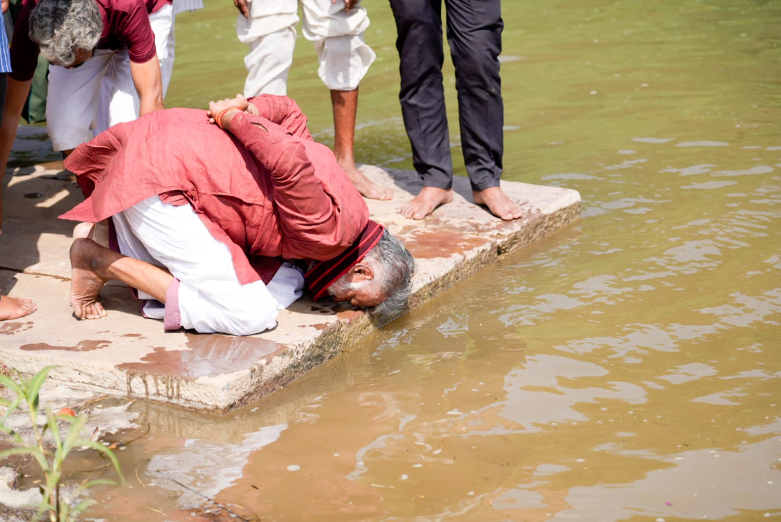 गुंजारी नर्मदा संगम घाट पर मंत्री प्रहलाद सिंह पटेल का दौरा: जनसेवा और संवेदनशीलता का अद्वितीय उदाहरण