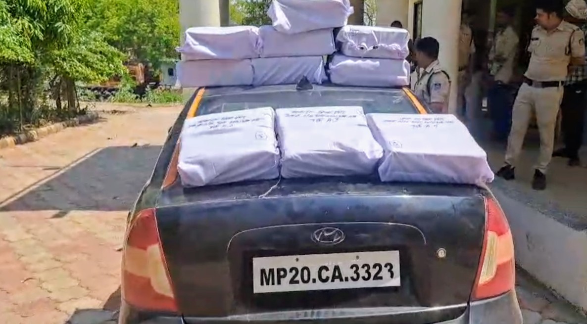 हटा पुलिस की बड़ी कार्रवाई: कार से 10 पेटी अवैध शराब जप्त, चालक फरार