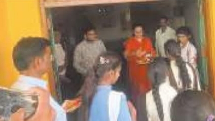 एसडीएम राजनंदनी शर्मा ने बच्चों का तिलक कर किया स्वागत, वृक्षारोपण व निःशुल्क पुस्तक वितरण भी हुआ