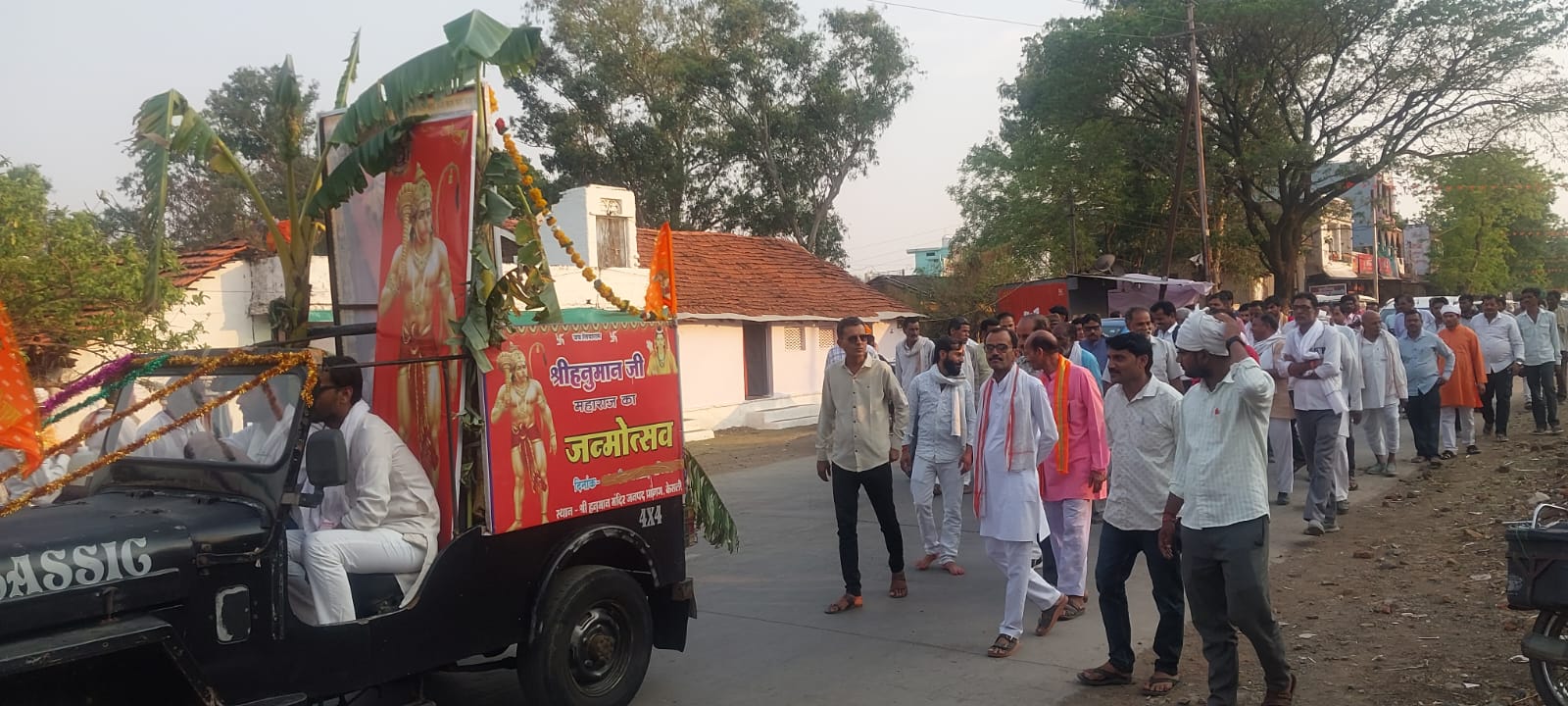 केसली में प्राकट्योत्सव की धूम: केसरी नंदन के जयकारों से गूँजी वादियाँ, भव्य शोभायात्रा में उमड़ा जनसैलाब