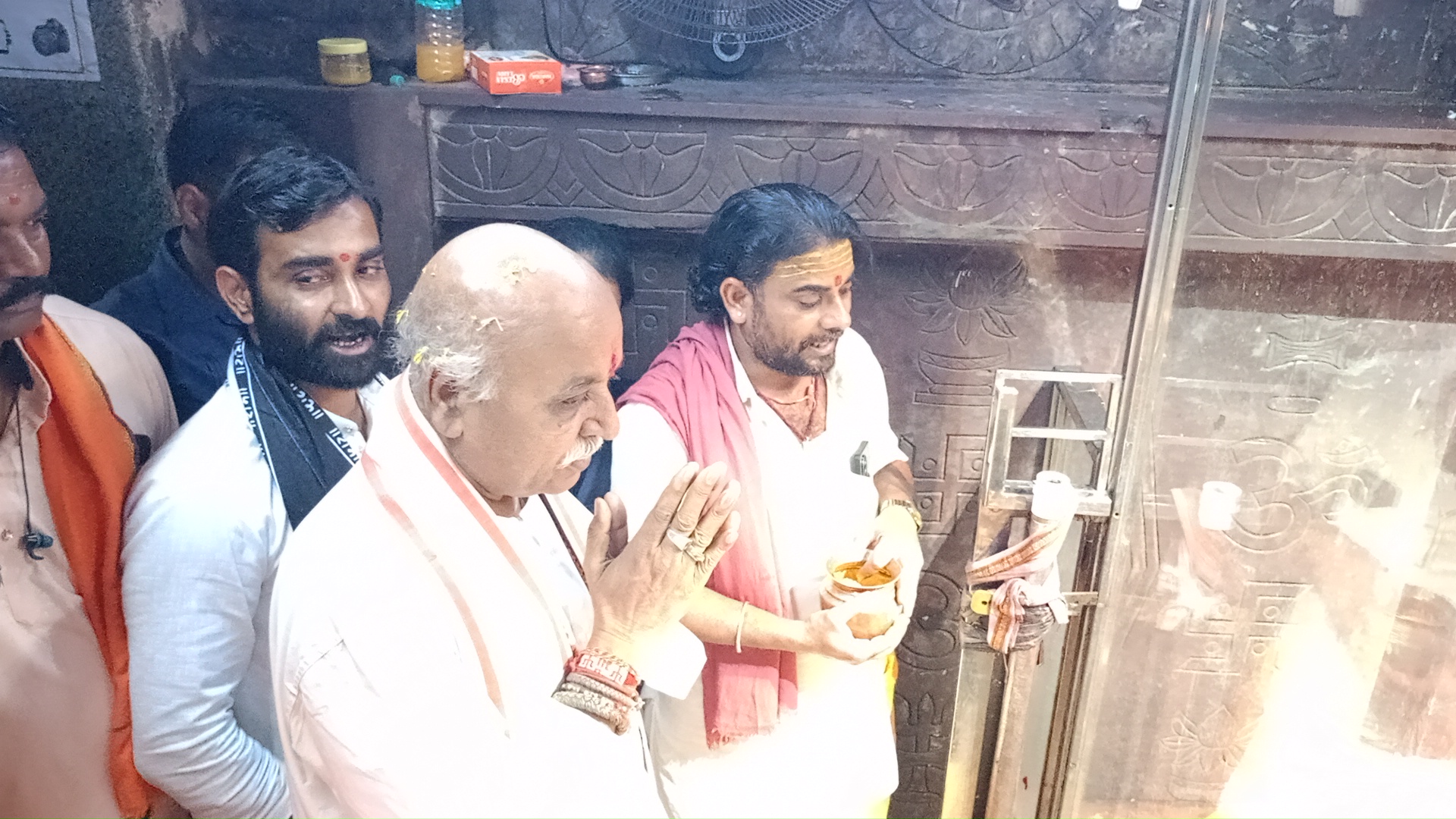 डॉ. प्रवीण तोगड़िया ने किए ओंकारेश्वर ज्योतिर्लिंग के दर्शन
