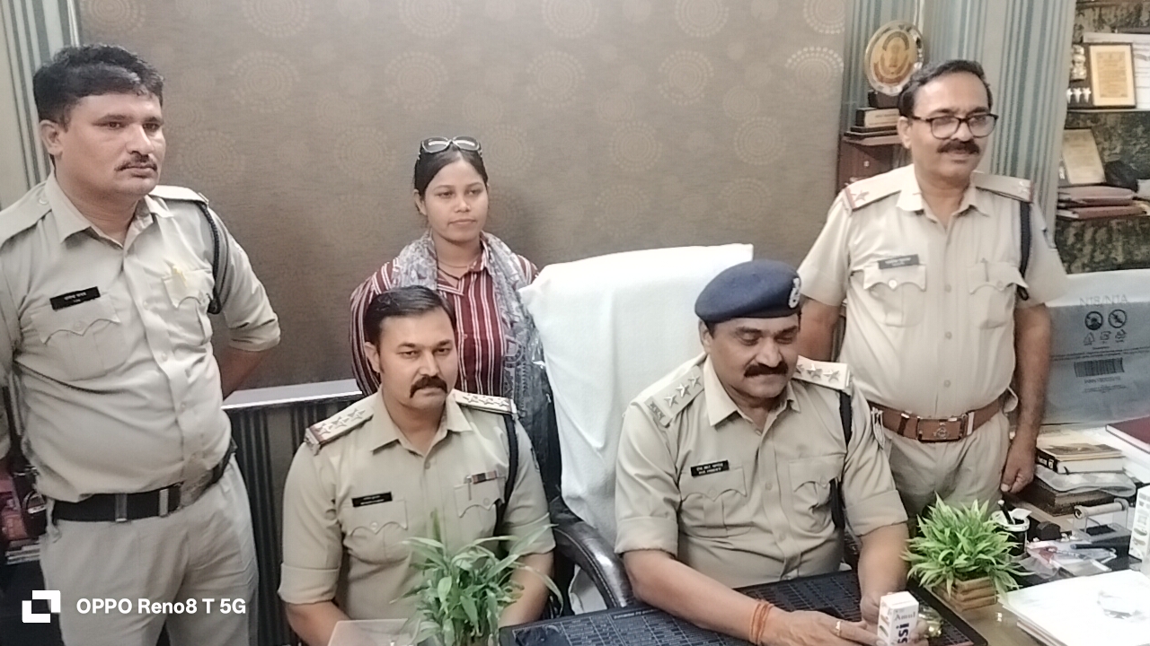 दमोह: सूने घर में चोरी के आरोपी की गिरफ्तारी, लाखों के सोने-चांदी के गहने बरामद 