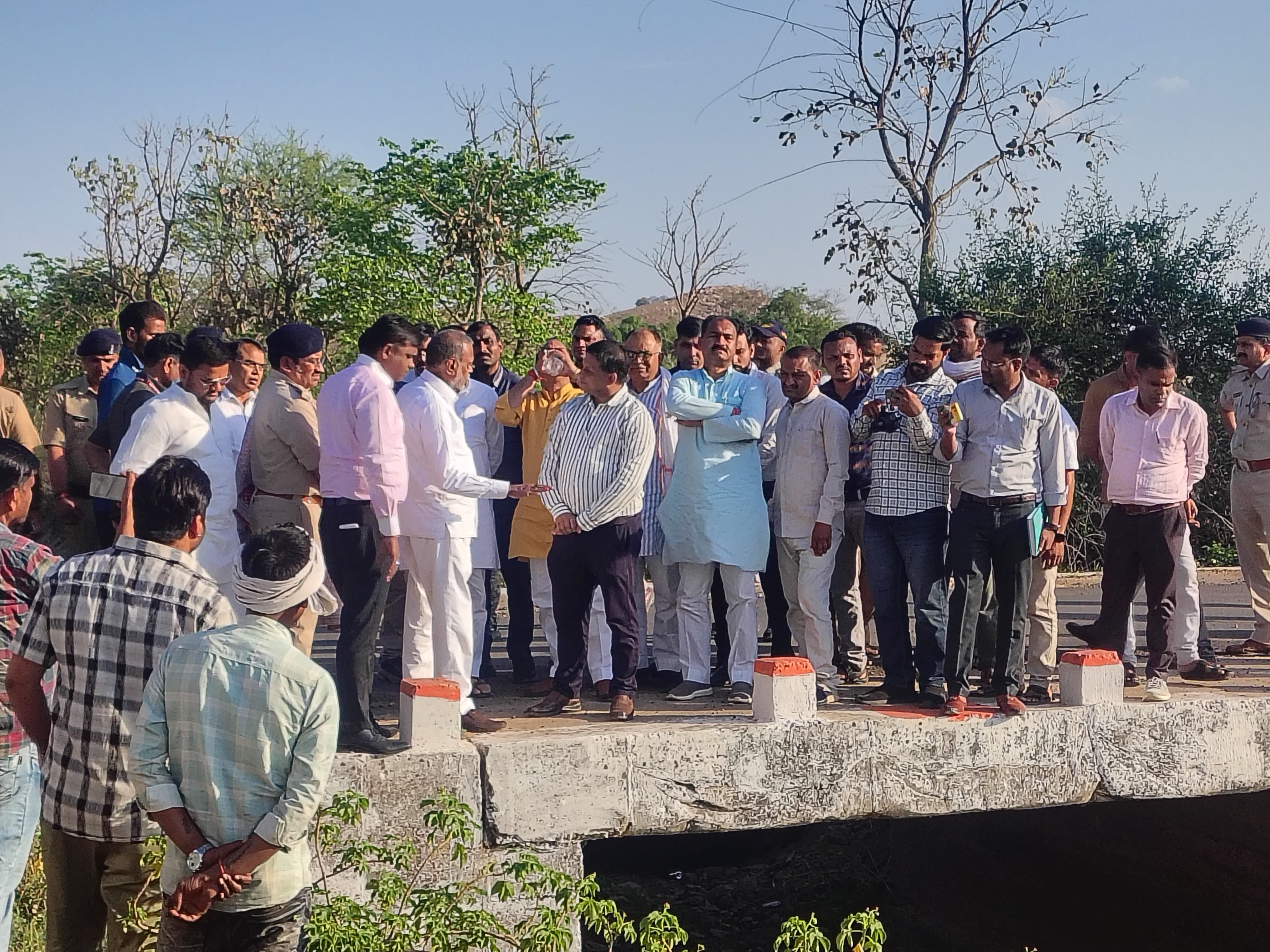 एक्शन मोड में दिखे प्रभारी मंत्री नारायण सिंह कुशवाह ने जल संसाधन विभाग के कार्यों का औचक निरीक्षण 
