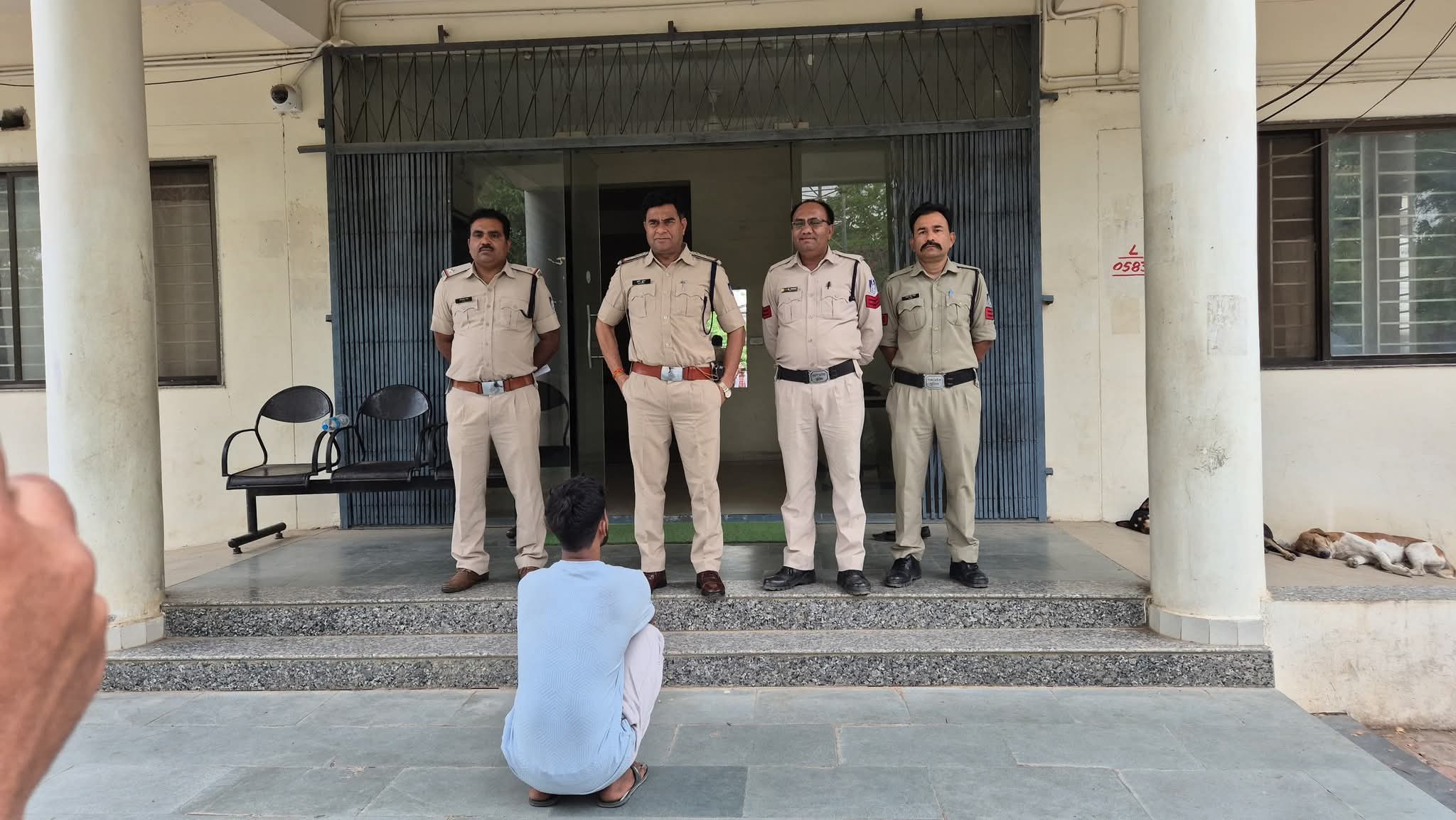 दमोह में नाबालिग को ब्लैकमेल करने वाला आरोपी गिरफ्तार, सोशल मीडिया पर अपलोड किए थे अश्लील वीडियो
