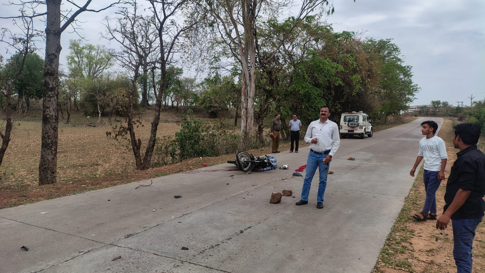 अज्ञात वाहन की टक्कर से मोटरसाइकिल चालक की हुई दर्दनाक मौत पुलिस जुटी जांच में
